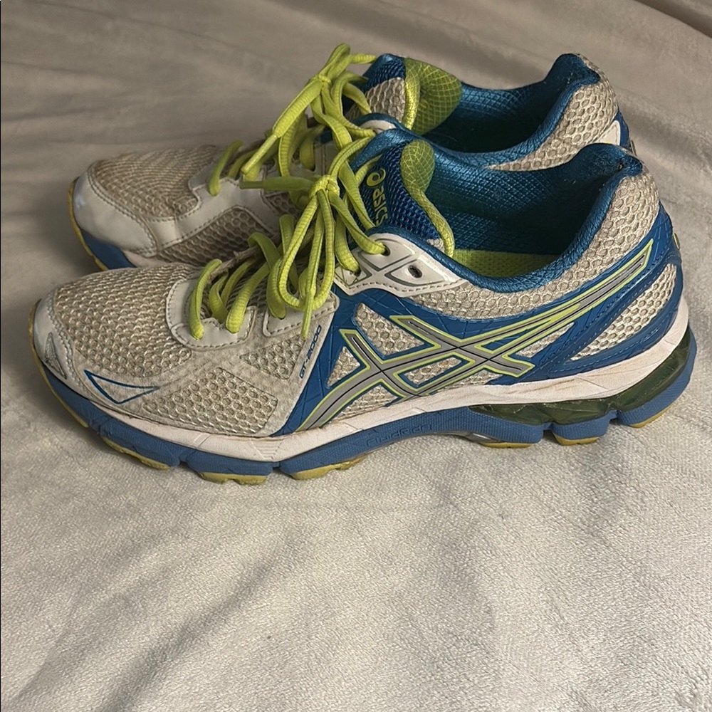 Asics GT 2000 White and Blue Sneakers‎ with Yellow Accents